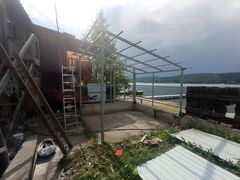 Забор из профнастила на сложном рельефе