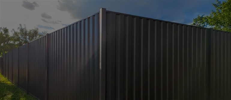 Забор из профлиста С верхней планкой