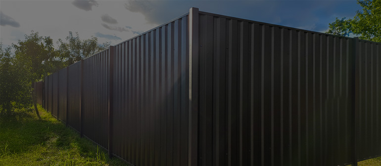 Забор из профлиста С верхней планкой